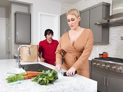 Yearning porn in the larder be incumbent on the big ass stepmom